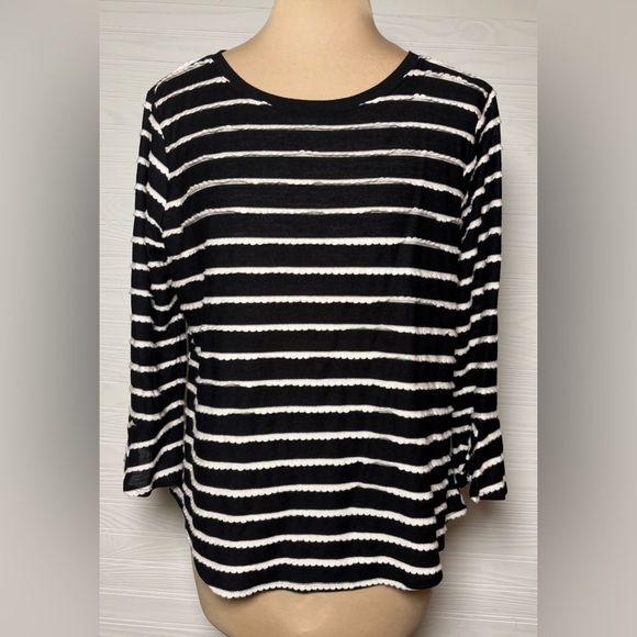 Elle Black and White Striped Textured Women's Top Slight Bell Sleeves Size M - Picture 1 of 4